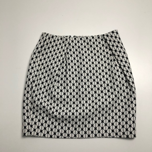 Club Monaco Dresses & Skirts - Club Monaco Womens White and Black Skirt Size 0